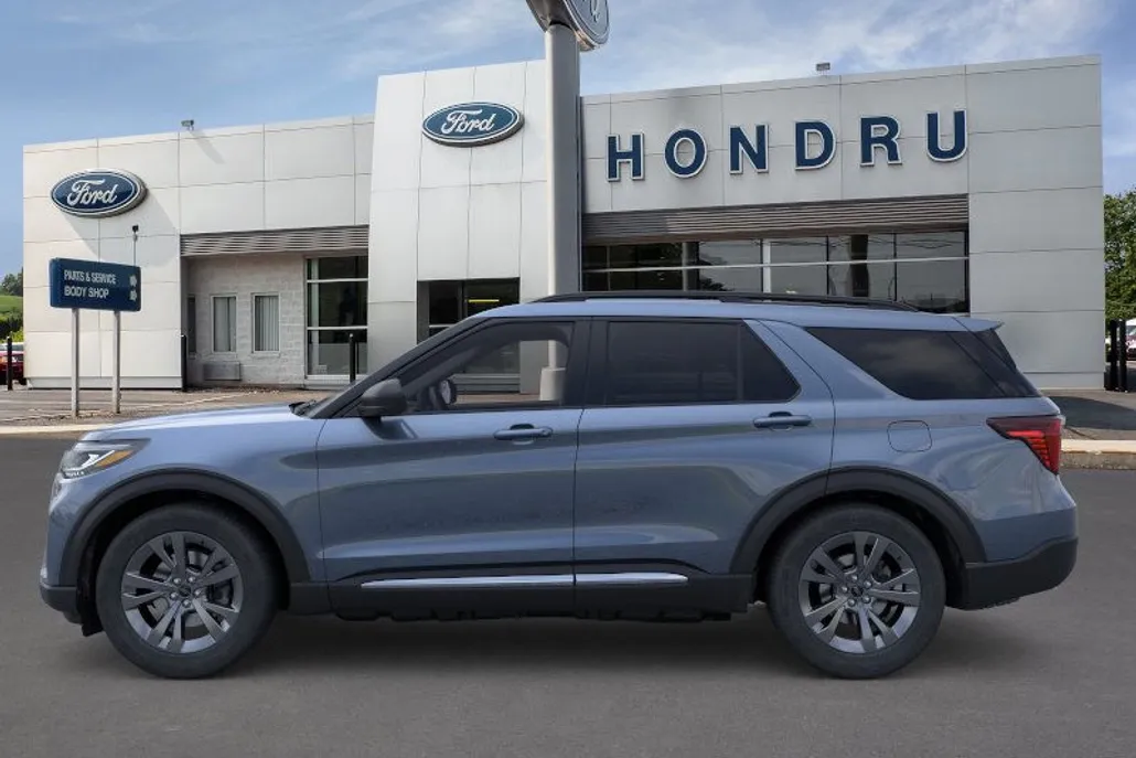2025 Ford Explorer photo 1