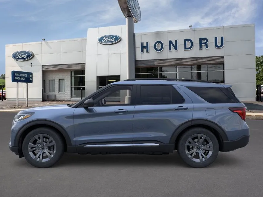 2025 Ford Explorer photo 1