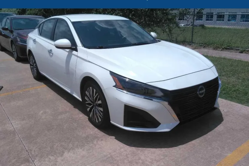 2023 Nissan Altima 2.5 SV photo 1