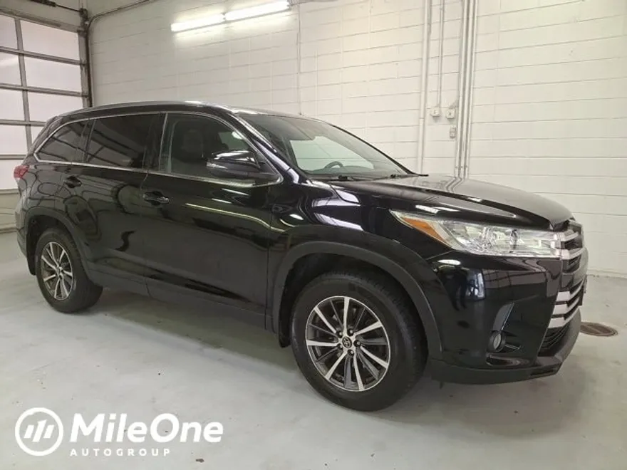 2019 Toyota Highlander XLE photo 1