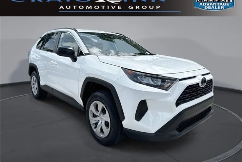 2019 Toyota RAV4 LE photo 1