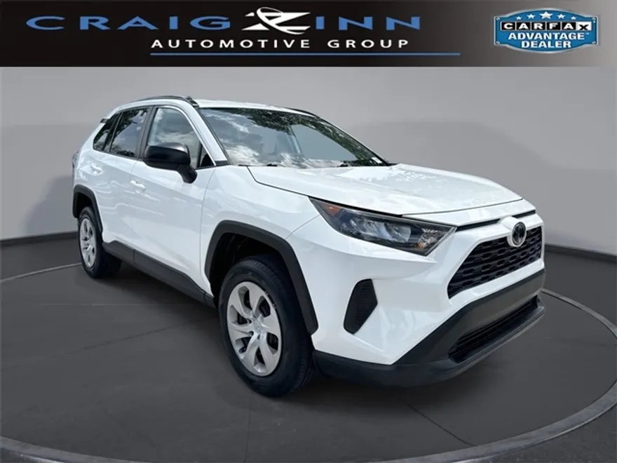 2019 Toyota RAV4 LE photo 1