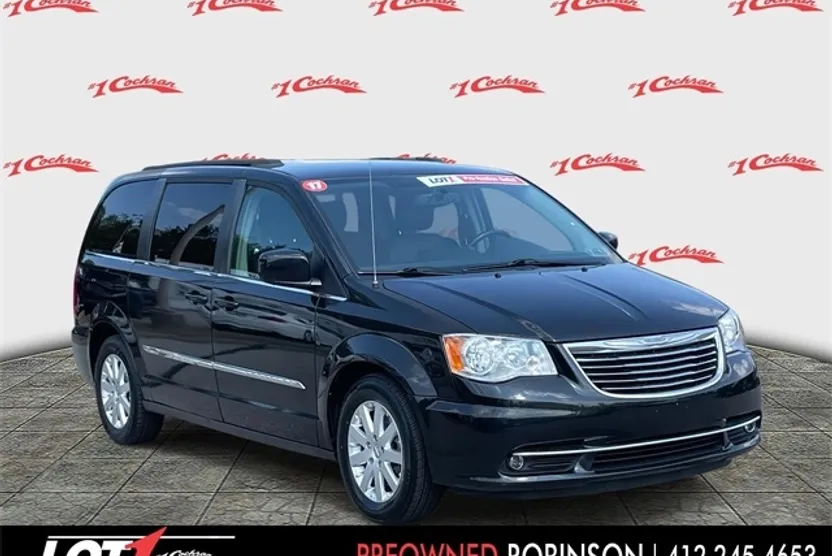 2016 Chrysler Town & Country Touring photo 1