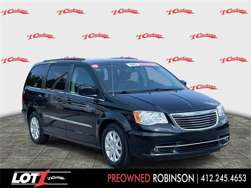 2016 Chrysler Town & Country Touring photo 1