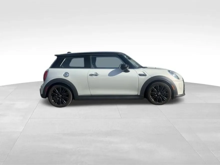 2023 Mini Cooper 2 Door Hardtop Signature photo 1
