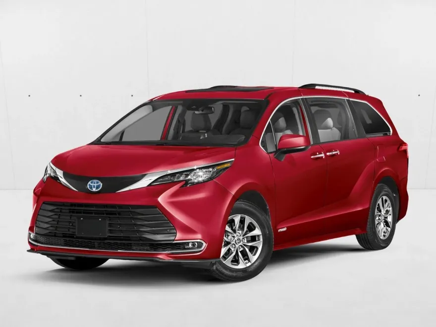 2025 Toyota Sienna XLE photo 1