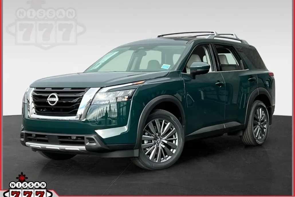 2025 Nissan Pathfinder SL photo 1