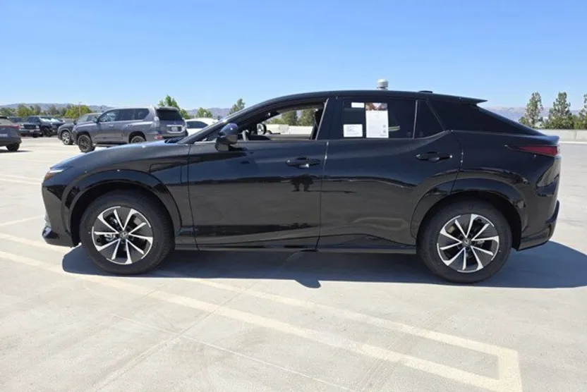 2025 Lexus RZ 450e 300e photo 1