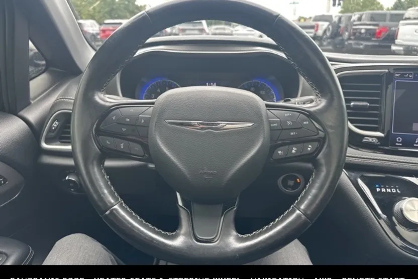 2021 Chrysler Pacifica Touring L photo 1
