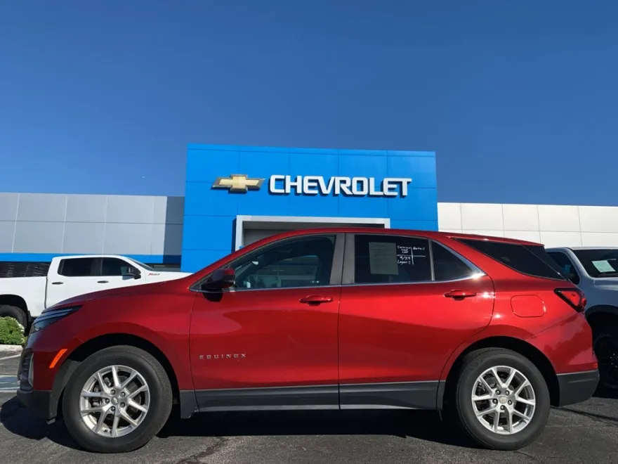 2023 Chevrolet Equinox LT photo 1