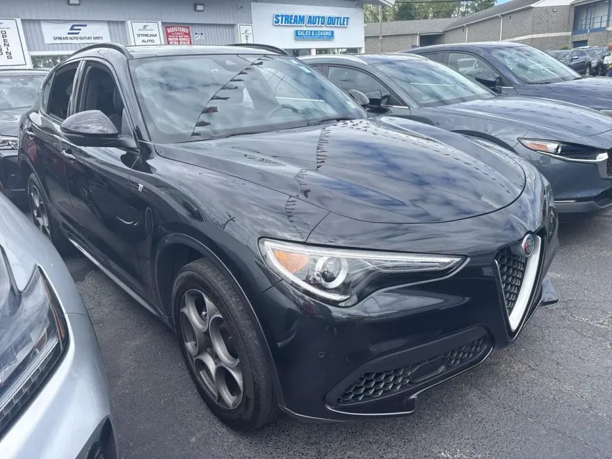 2022 Alfa Romeo Stelvio Ti photo 1