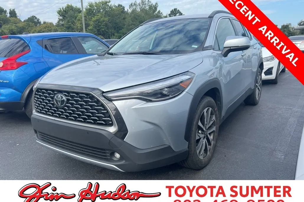 2024 Toyota Corolla Cross XLE photo 1