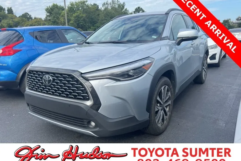 2024 Toyota Corolla Cross XLE photo 1