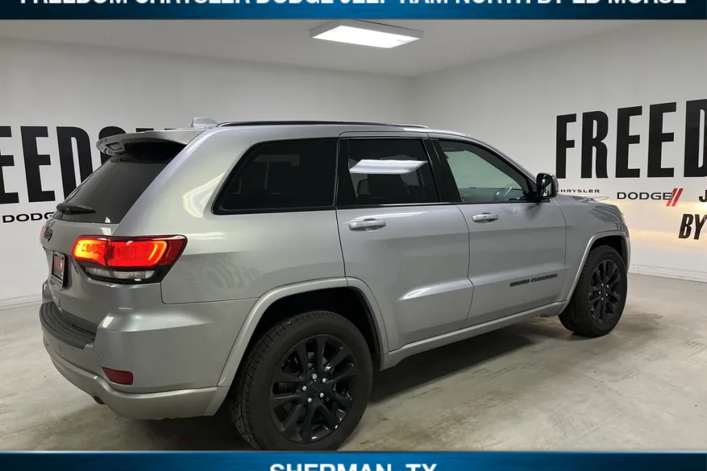 2021 Jeep Grand Cherokee Laredo X photo 1