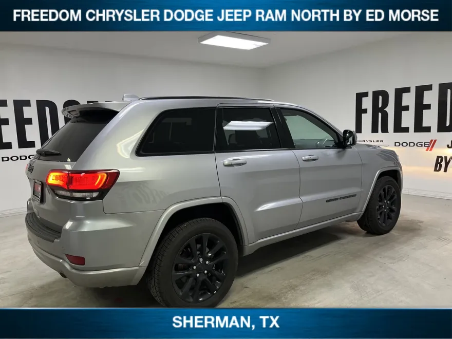 2021 Jeep Grand Cherokee Laredo X photo 1