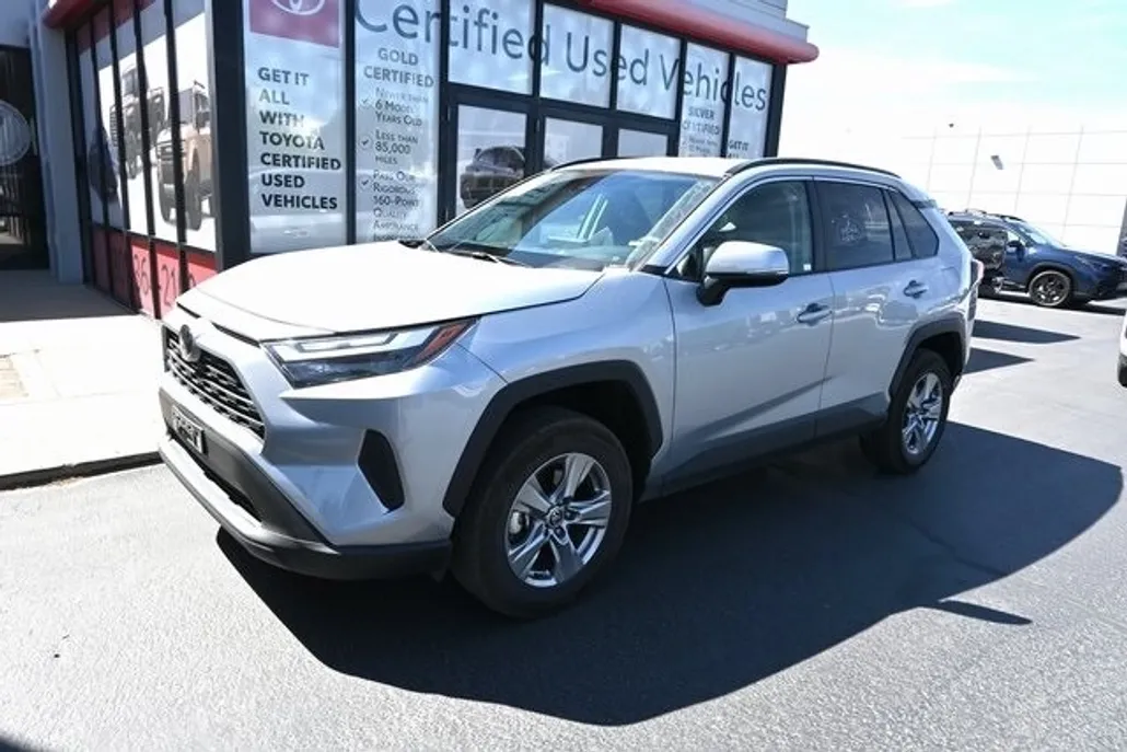 2025 Toyota RAV4 XLE photo 1