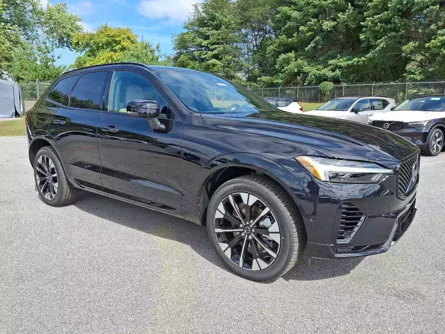 2026 Volvo XC60 Hybrid T8 Plus photo 1