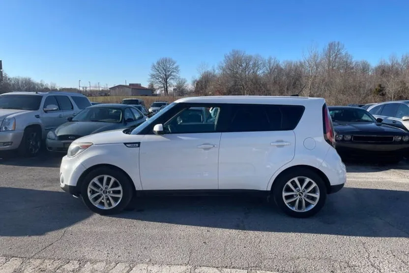 2019 Kia Soul Plus photo 1