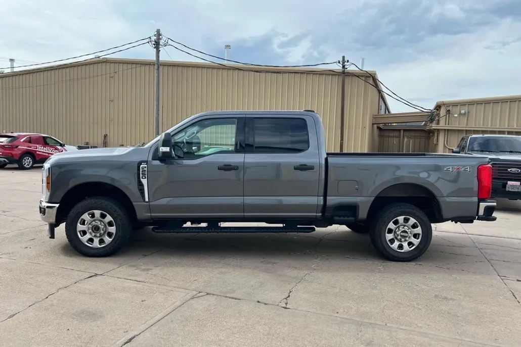 2024 Ford F-250 photo 1