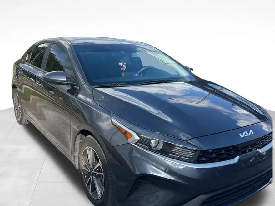 2023 Kia Forte LXS photo 1