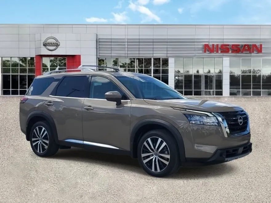 2024 Nissan Pathfinder Platinum photo 1