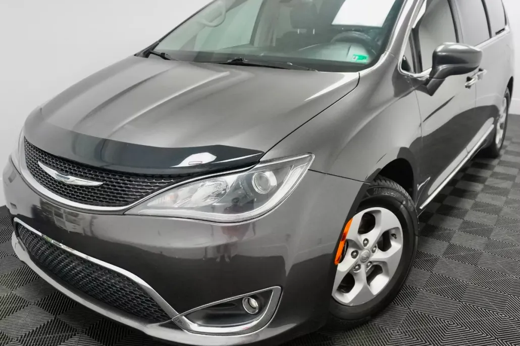 2017 Chrysler Pacifica Touring Plus photo 1