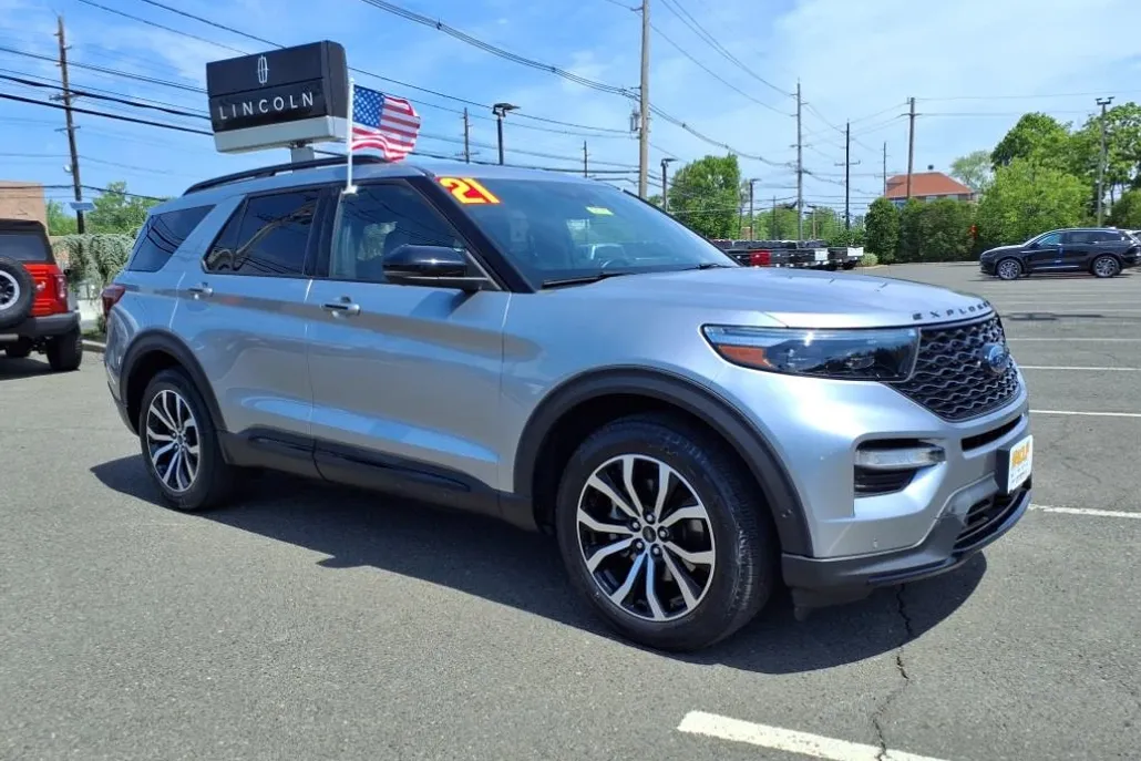 2021 Ford Explorer ST photo 1