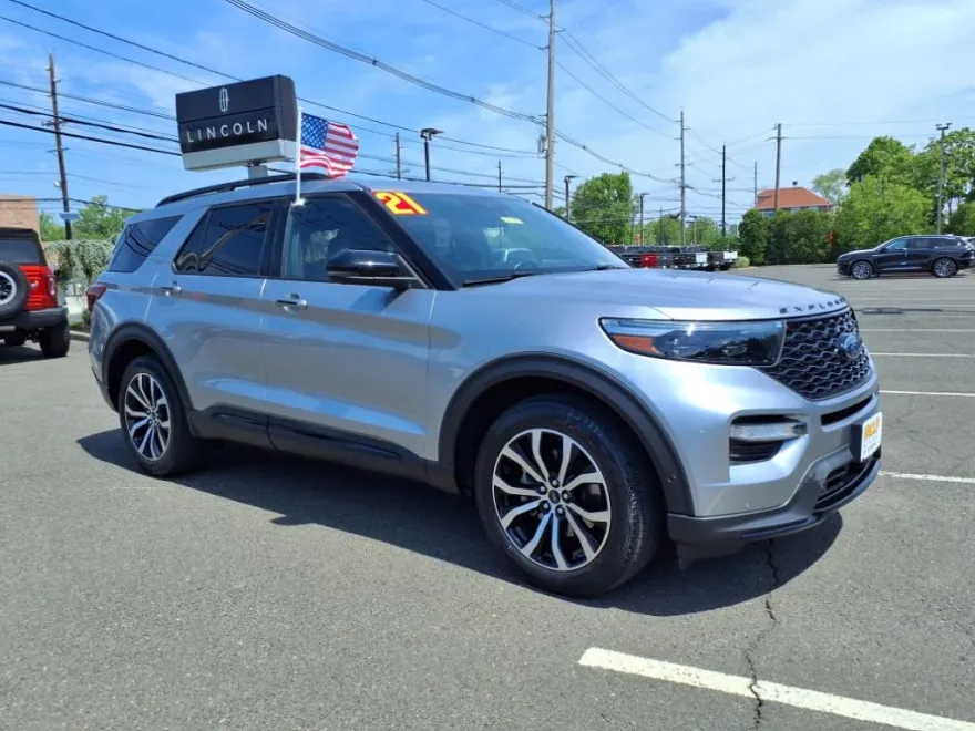 2021 Ford Explorer ST photo 1