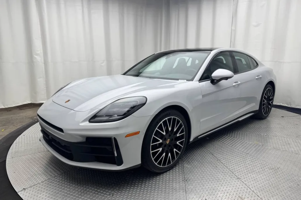 2025 Porsche Panamera 4 photo 1