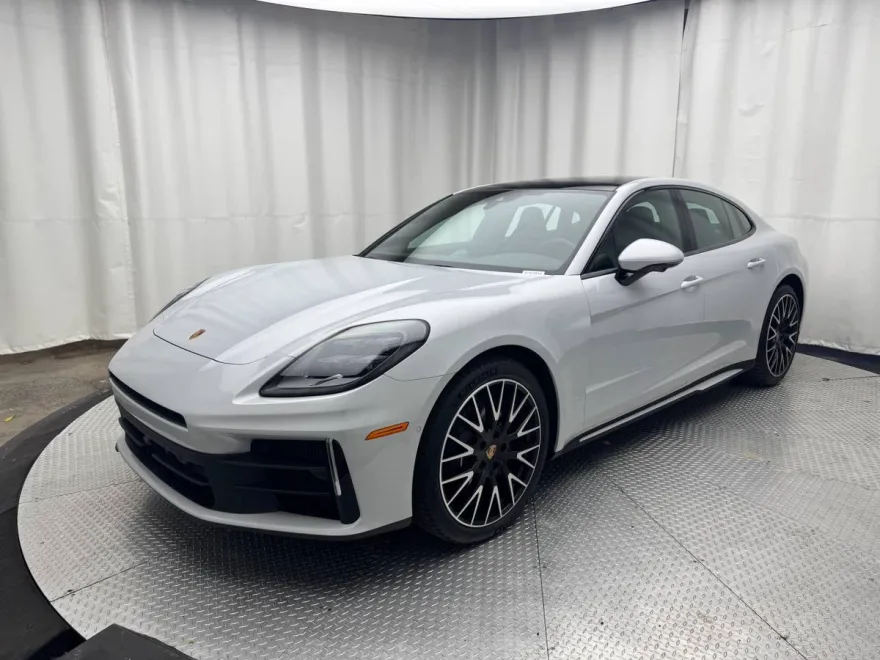 2025 Porsche Panamera 4 photo 1