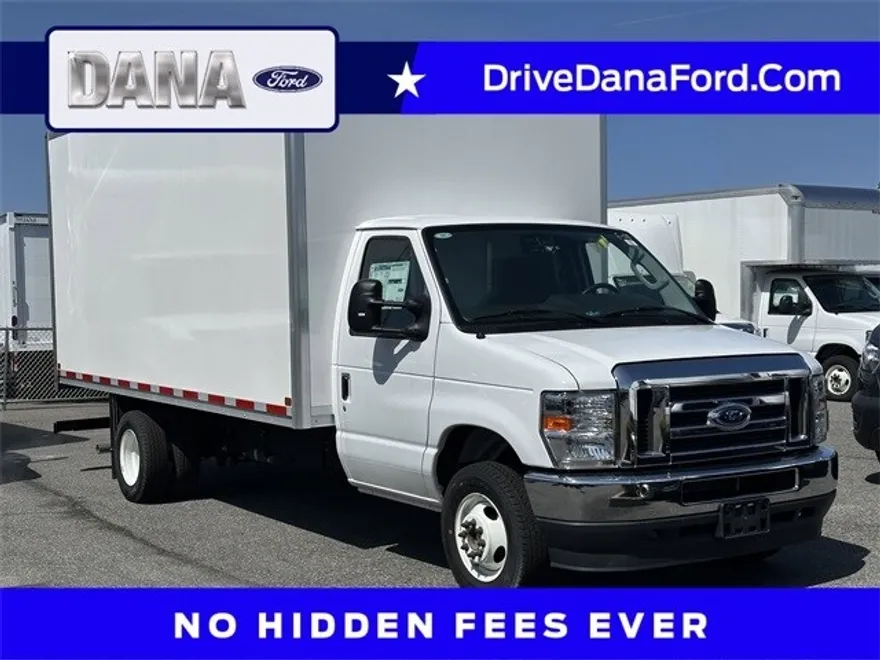 2024 Ford E-450 Cutaway Chassis Cab photo 1
