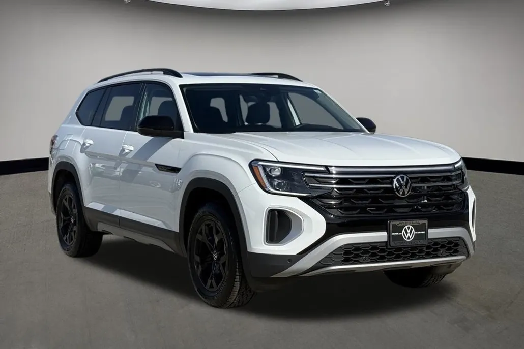 2025 Volkswagen Atlas Peak Edition SE photo 1