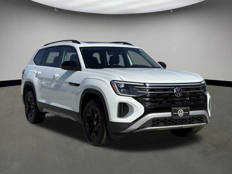 2025 Volkswagen Atlas Peak Edition SE photo 1
