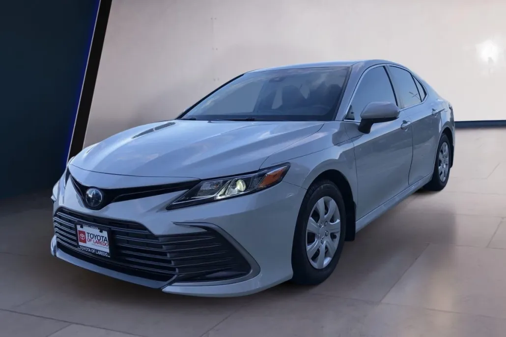 2022 Toyota Camry Hybrid LE photo 1