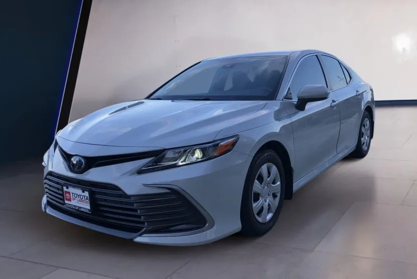 2022 Toyota Camry Hybrid LE photo 1