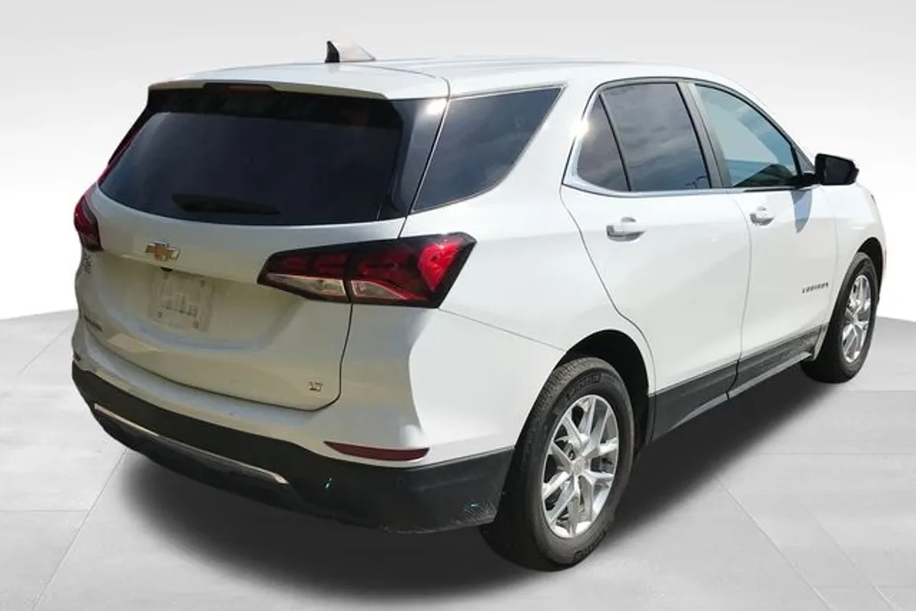 2024 Chevrolet Equinox LT photo 1