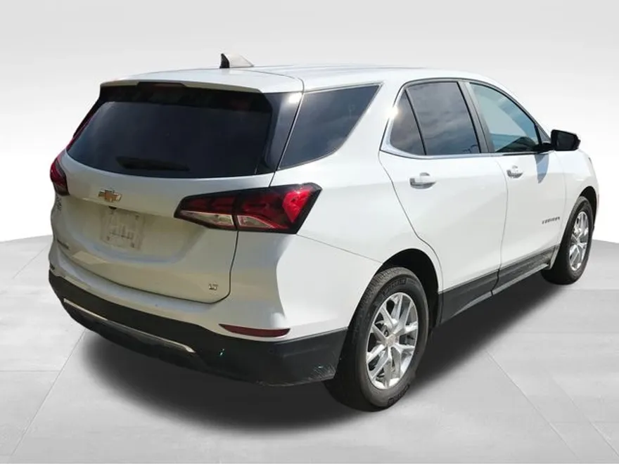 2024 Chevrolet Equinox LT photo 1