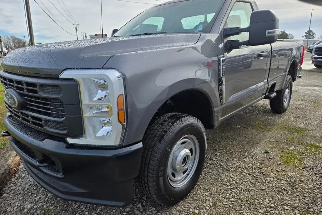 2025 Ford F-250 photo 1