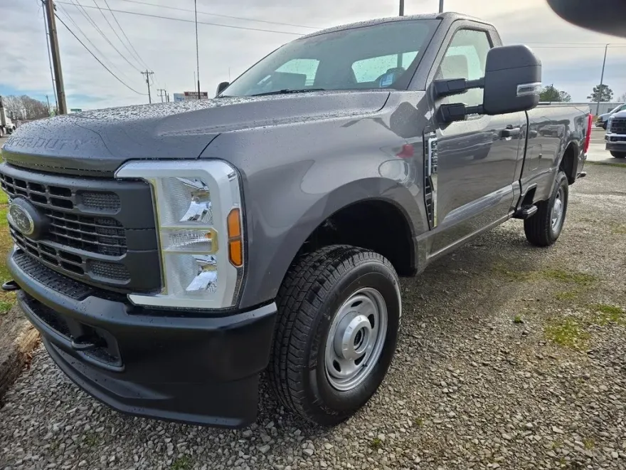 2025 Ford F-250 photo 1