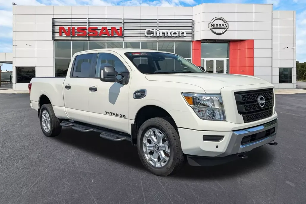 2024 Nissan Titan SV photo 1