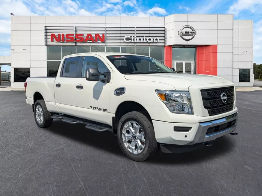 2024 Nissan Titan SV photo 1