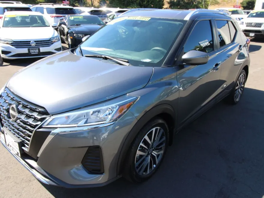 2020 Nissan Kicks SR photo 1