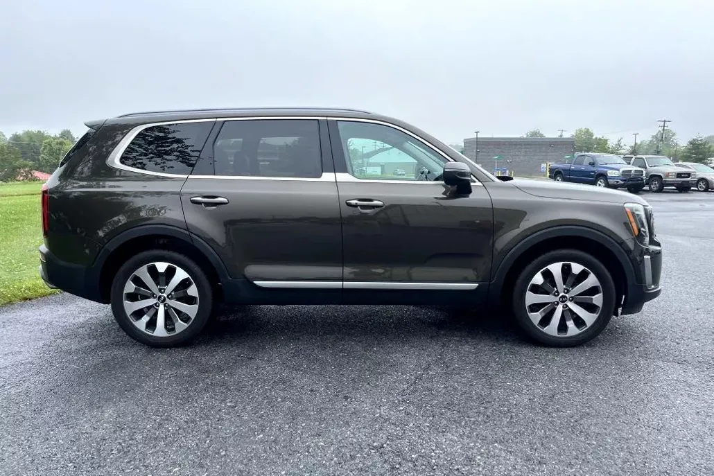 2020 Kia Telluride S photo 1