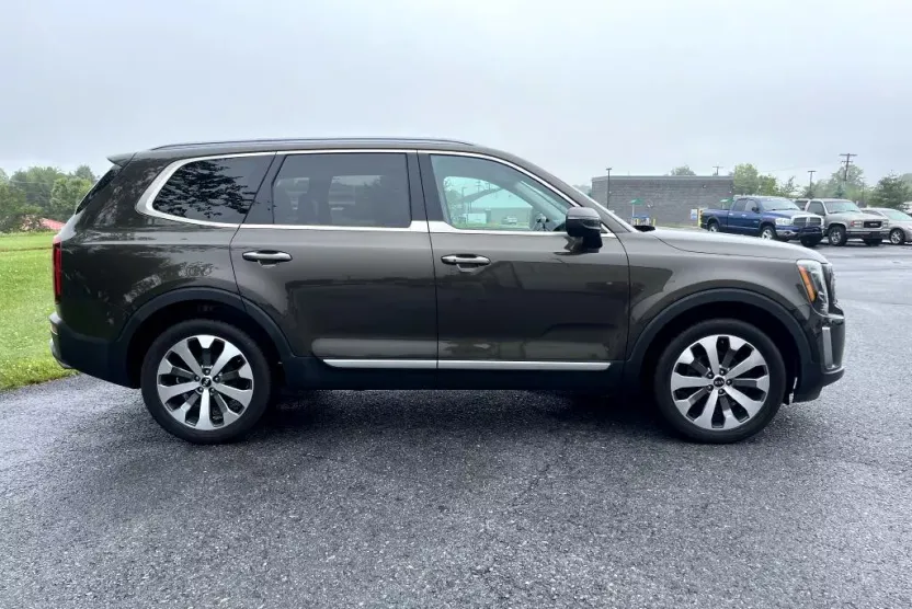 2020 Kia Telluride S photo 1