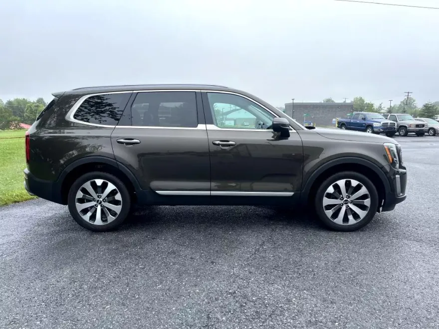 2020 Kia Telluride S photo 1