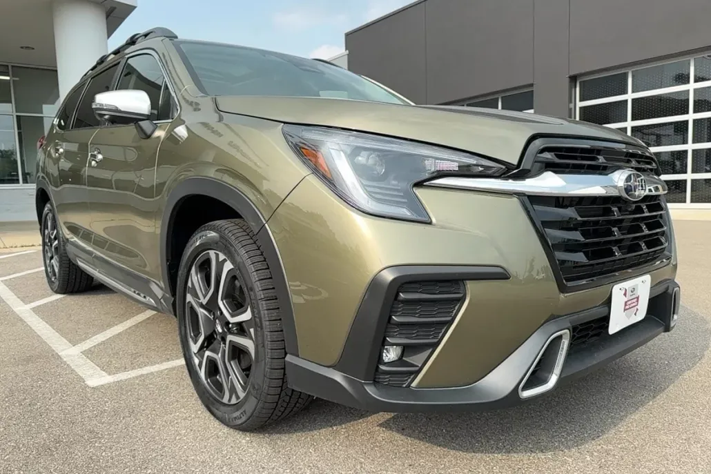 2023 Subaru Ascent Touring photo 1