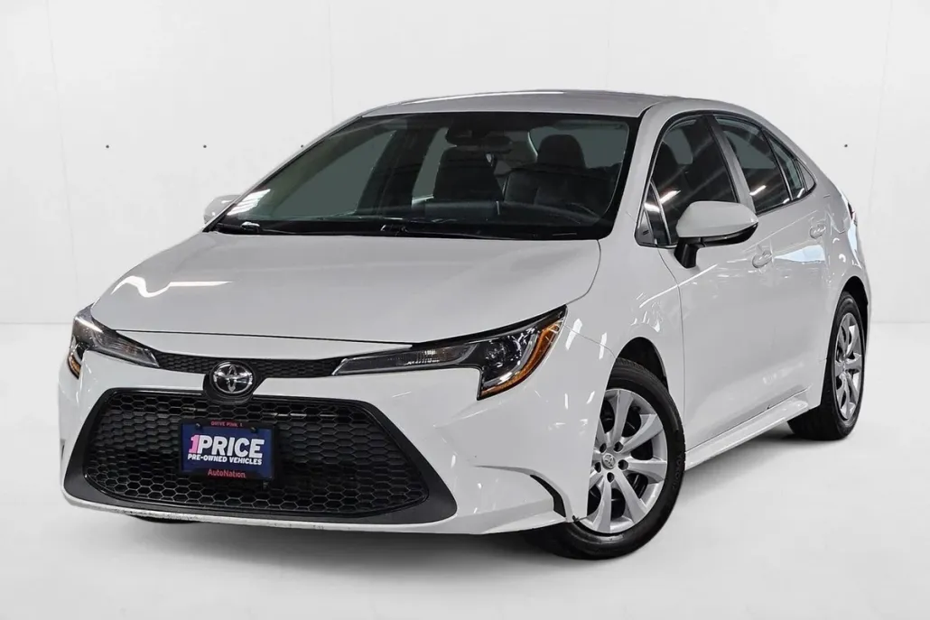 2021 Toyota Corolla LE photo 1