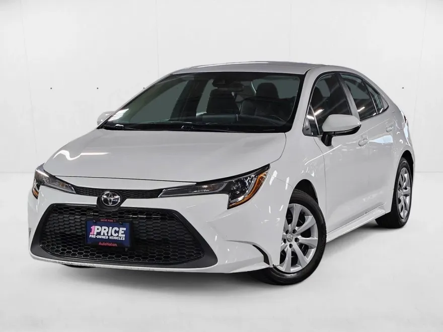 2021 Toyota Corolla LE photo 1