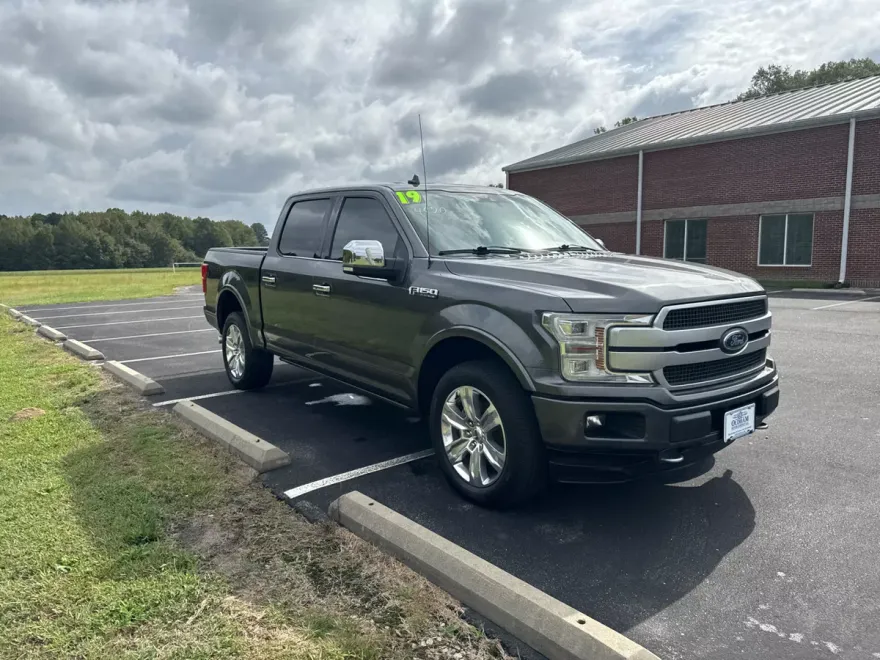 2019 Ford F-150 Platinum photo 1