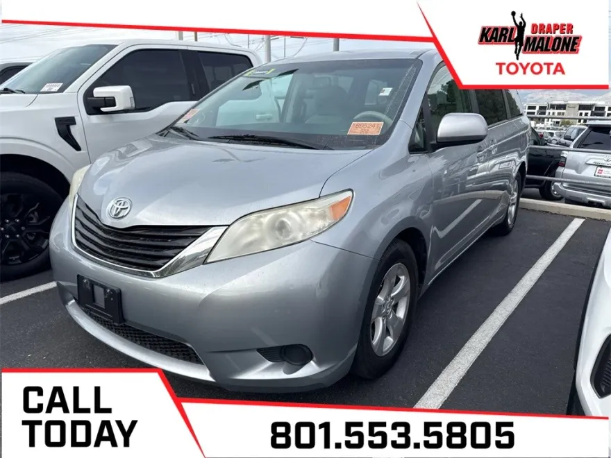 2014 Toyota Sienna LE photo 1
